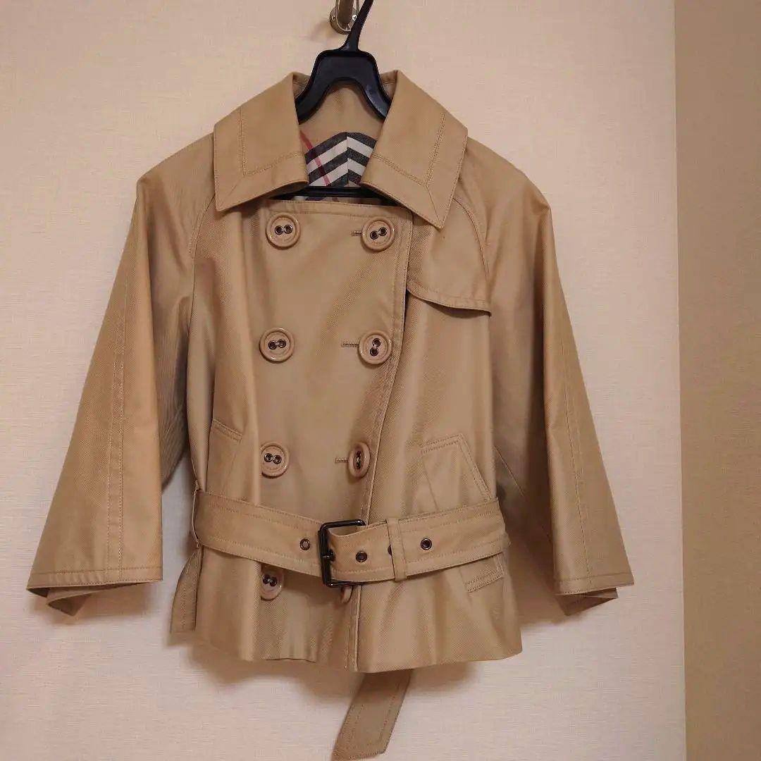 【BURBERRY】ケープ風トレンチコート