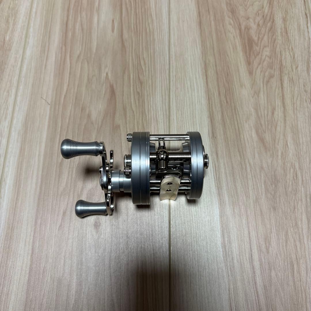 五十鈴工業　BC440SSS Silver Ash ベイトリール