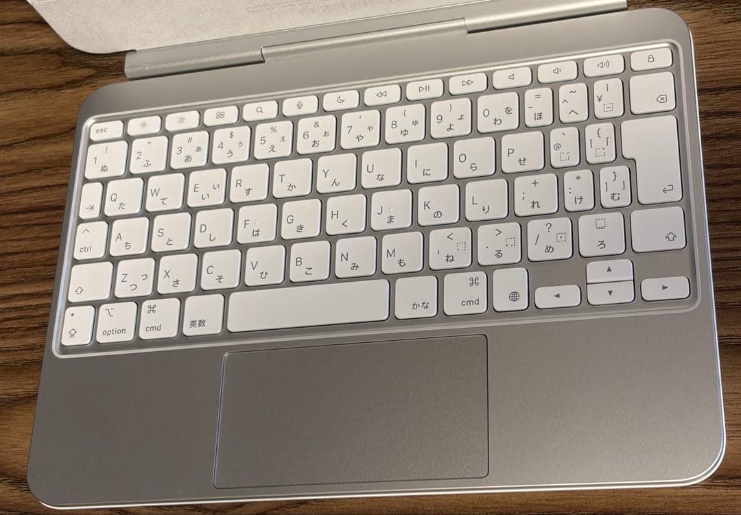 iPadpro11インチ用(m4) magic keyboard ホワイトJIS