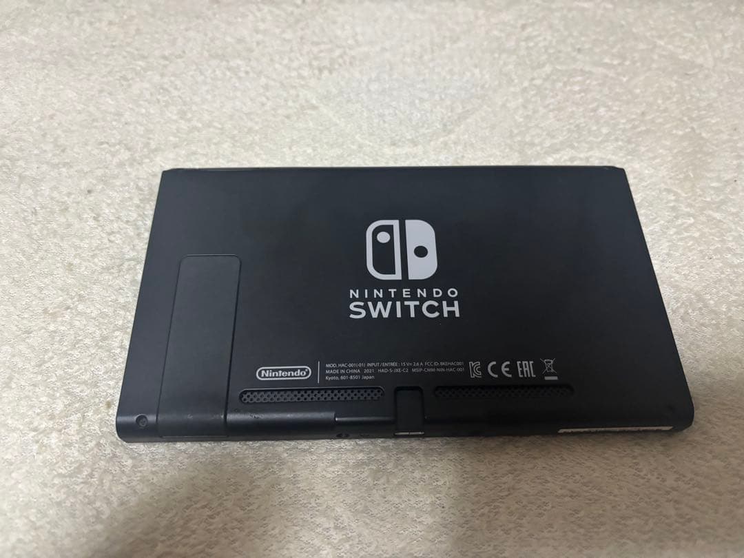 Nintendo Switch 本体 + 専用コントローラー