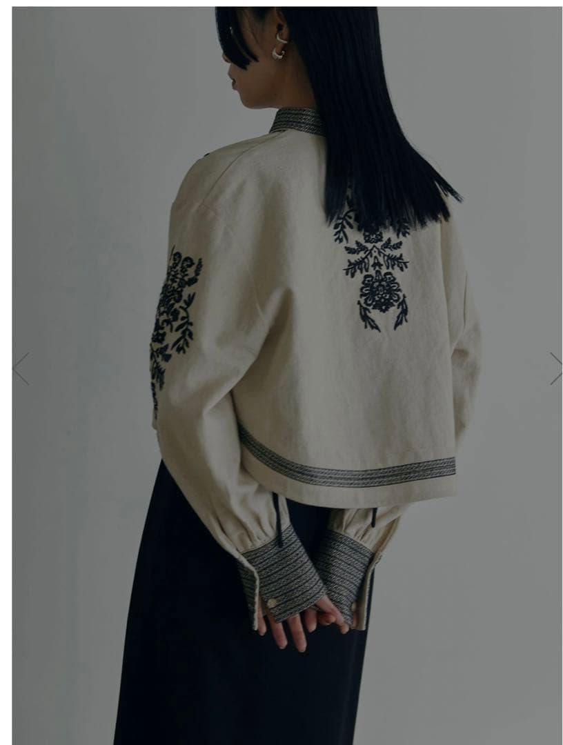 【完売品‼️極美品‼️】AMERI　刺繍ブラウス