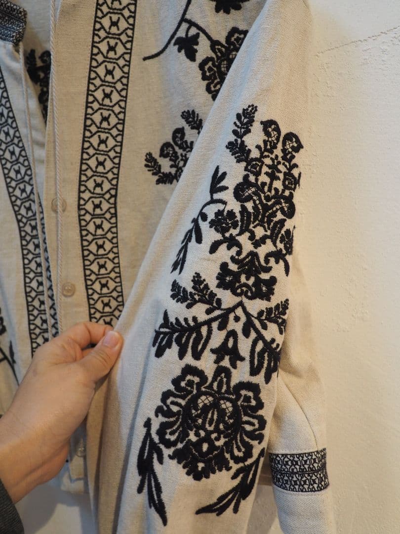 【完売品‼️極美品‼️】AMERI　刺繍ブラウス