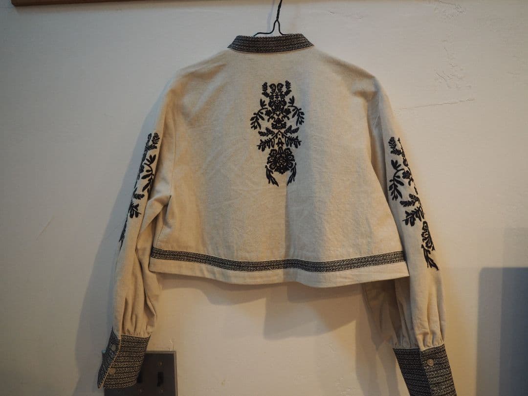 【完売品‼️極美品‼️】AMERI　刺繍ブラウス