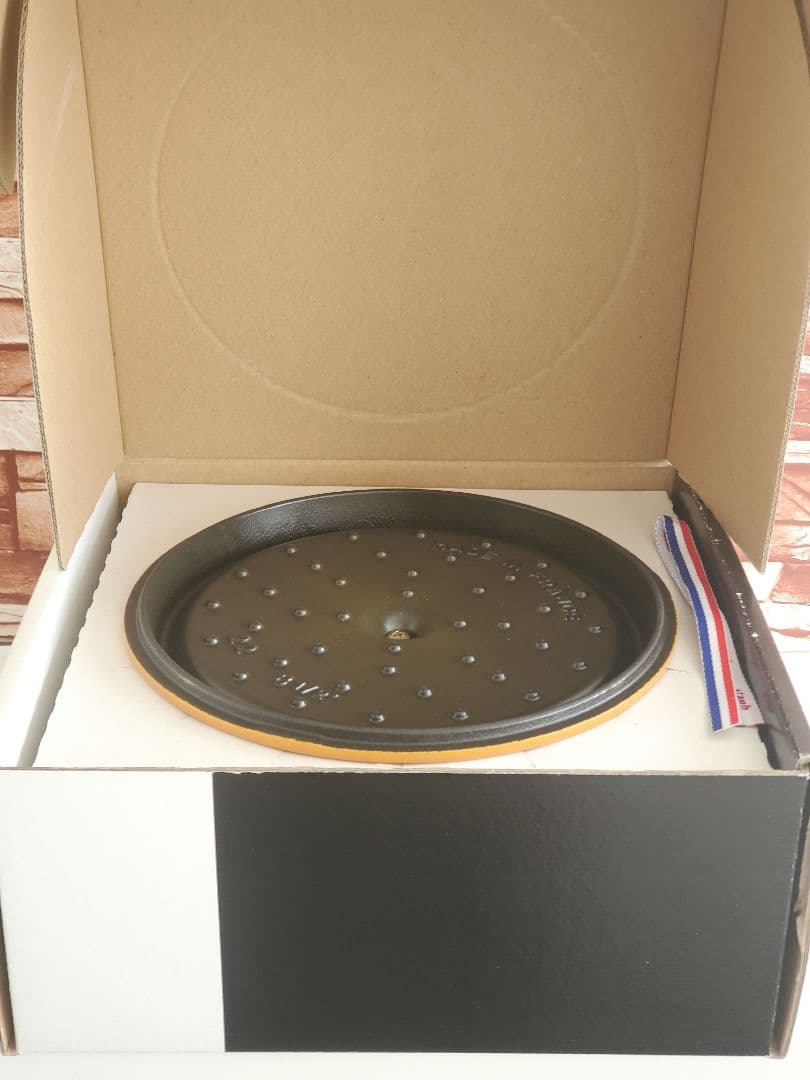 【レアカラー】staub ピコ・ココット ラウンド 22㎝　マスタード　ストウブ