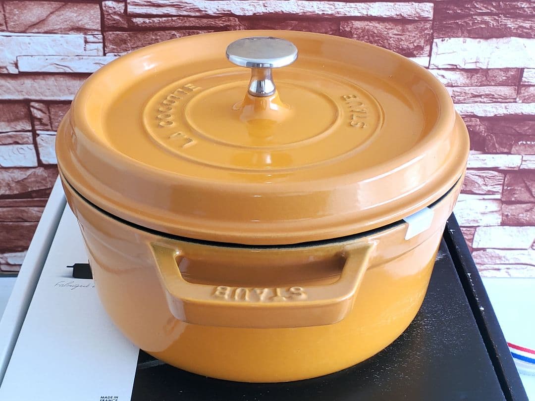 【レアカラー】staub ピコ・ココット ラウンド 22㎝　マスタード　ストウブ