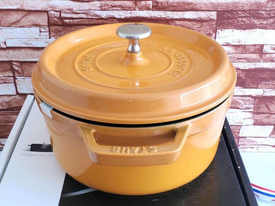 【レアカラー】staub ピコ・ココット ラウンド 22㎝　マスタード　ストウブ