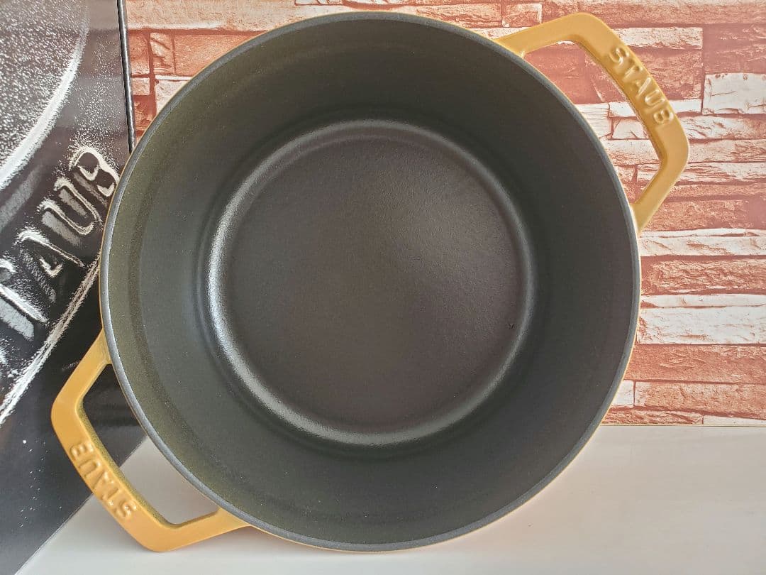 【レアカラー】staub ピコ・ココット ラウンド 22㎝　マスタード　ストウブ