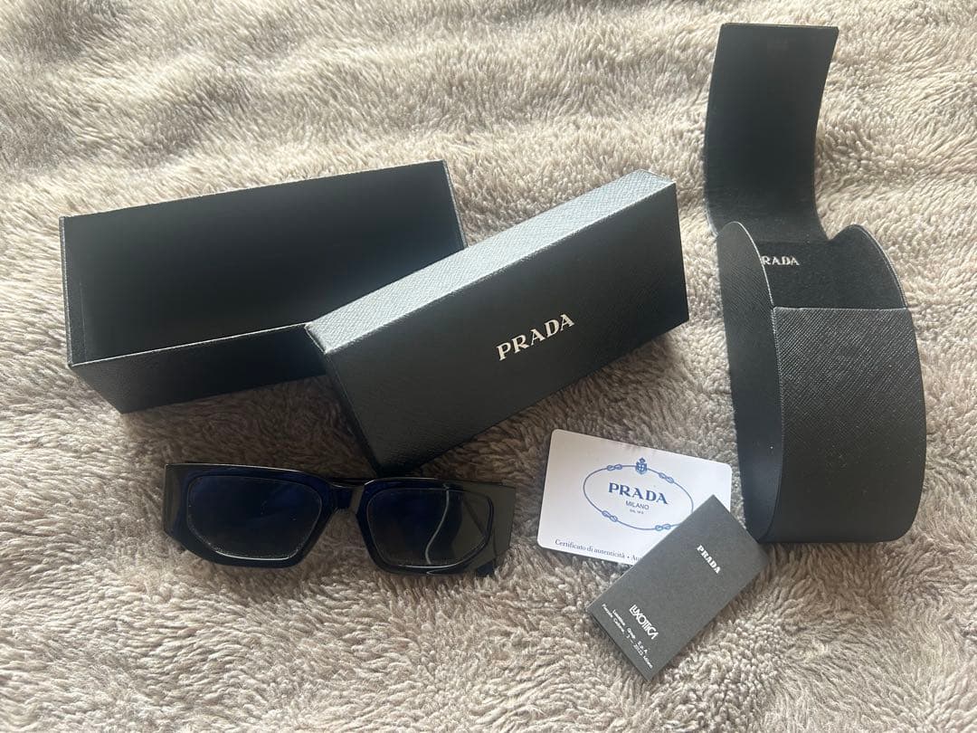 確実正規品 PRADA トライアングルロゴサングラス