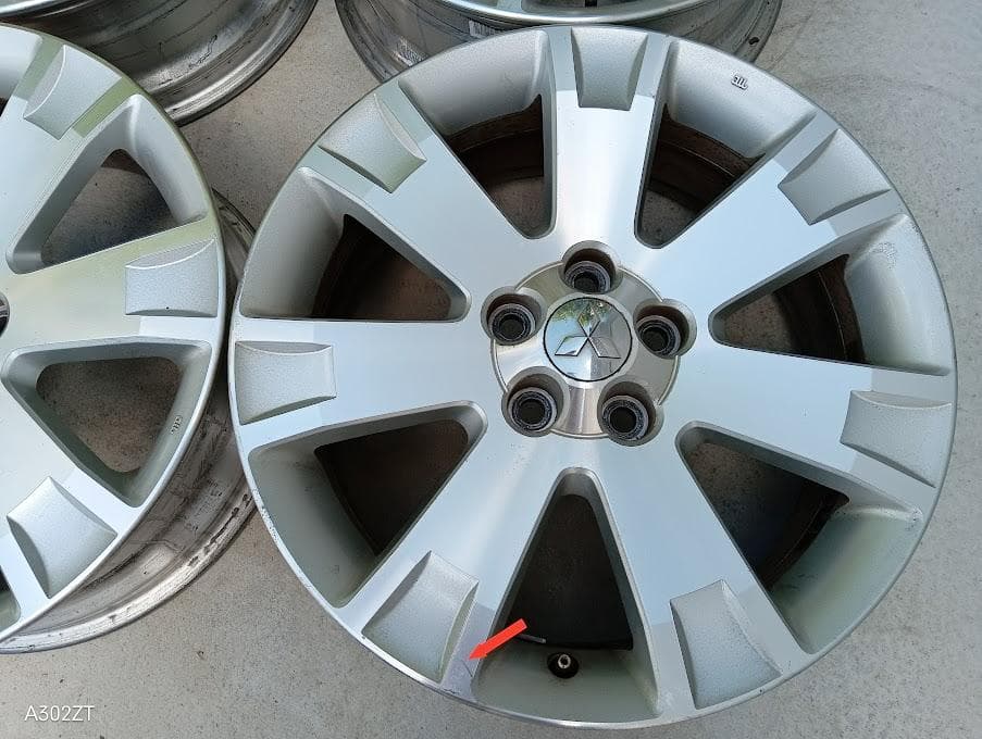 三菱 デリカ D5【富山】ミツビシ D:5 アウトランダー 18インチ 中古４本