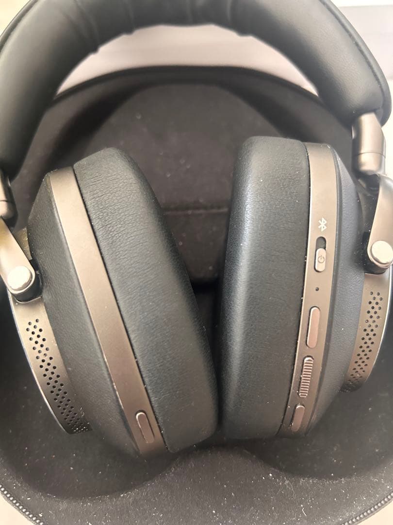 Bowers & Wilkins Px8 ワイヤレスヘッドフォン