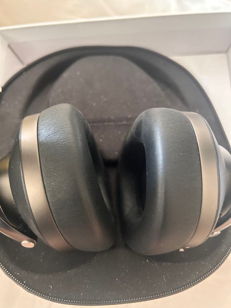 Bowers & Wilkins Px8 ワイヤレスヘッドフォン