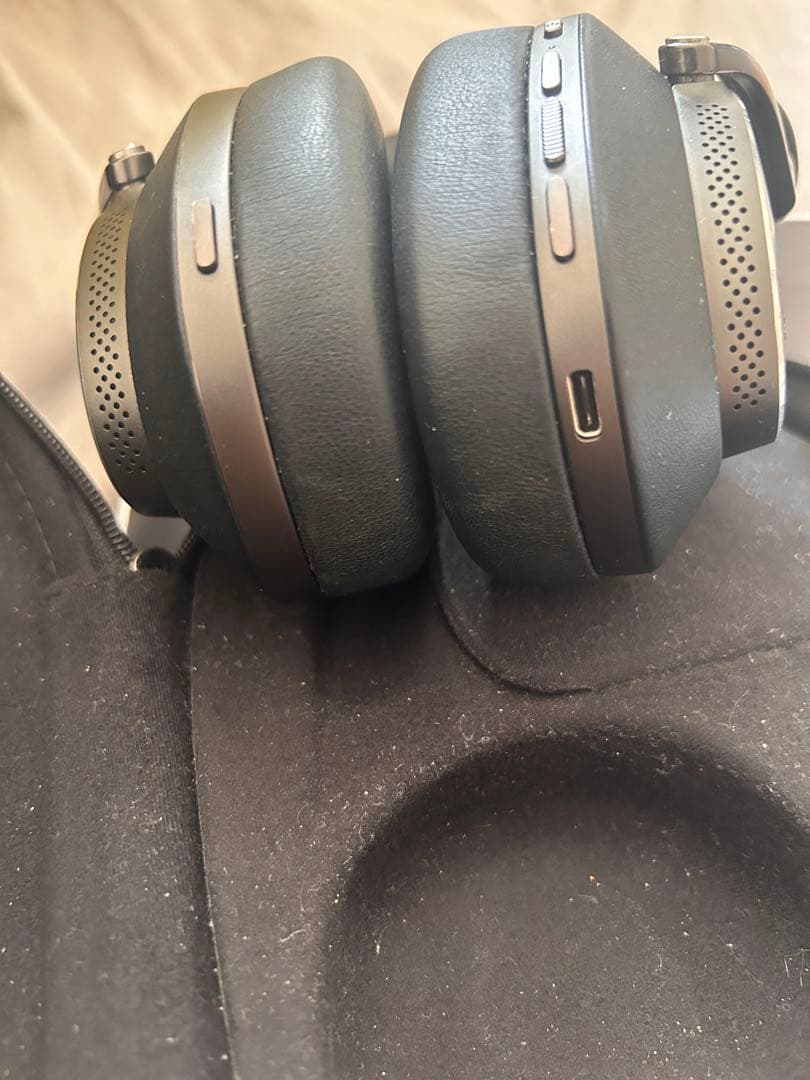 Bowers & Wilkins Px8 ワイヤレスヘッドフォン