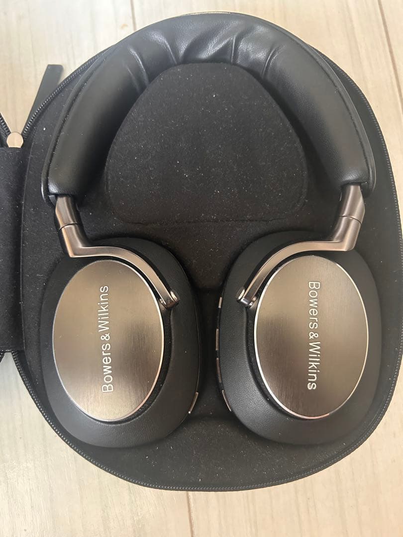 Bowers & Wilkins Px8 ワイヤレスヘッドフォン