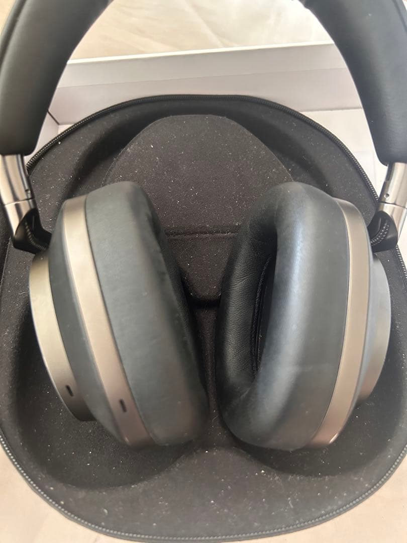 Bowers & Wilkins Px8 ワイヤレスヘッドフォン