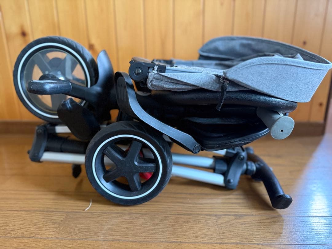 t*n様 美品 Ｑplay 三輪車 手押し 折りたたみ式