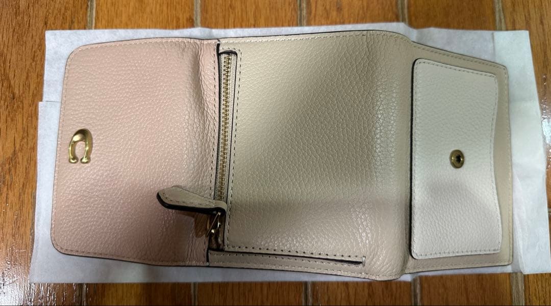 COACH ベージュ 三つ折り財布
