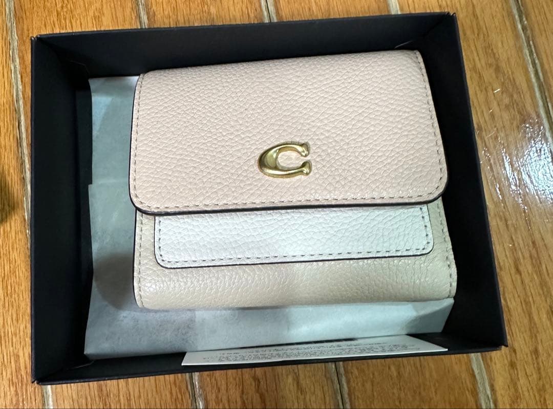 COACH ベージュ 三つ折り財布