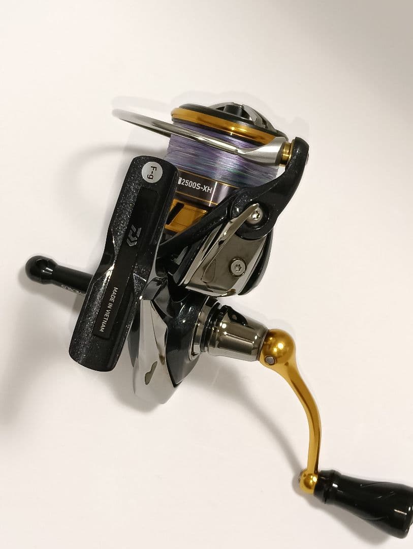美品■カスタム■ダイワ 18 レガリス LT2500S-XH ゴメクサス部品