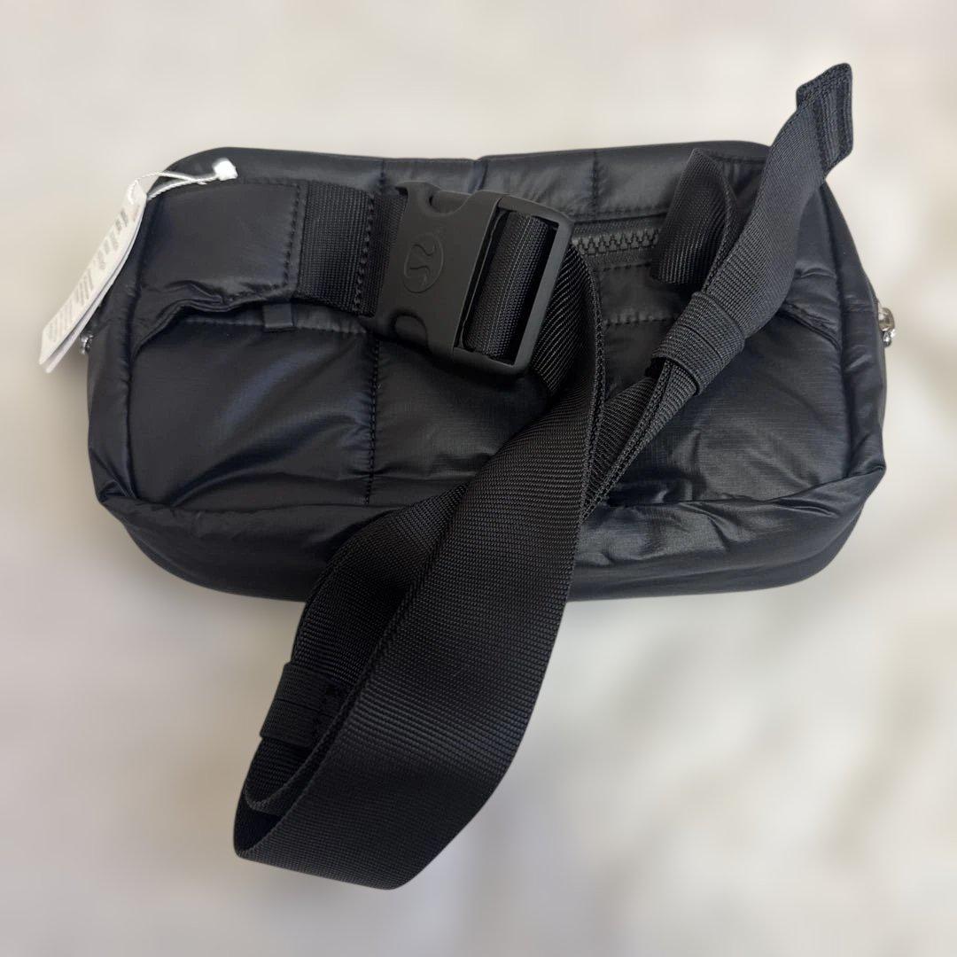 未使用・タグ付lululemonベルトバッグ ウエストポーチ 1.5Lルルレモン