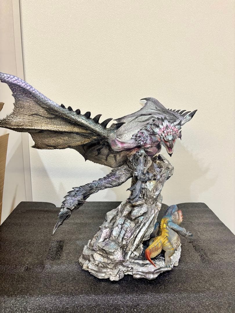 モンスターハンター フィギュア リオレウス希少種 ガレージキット LED発光