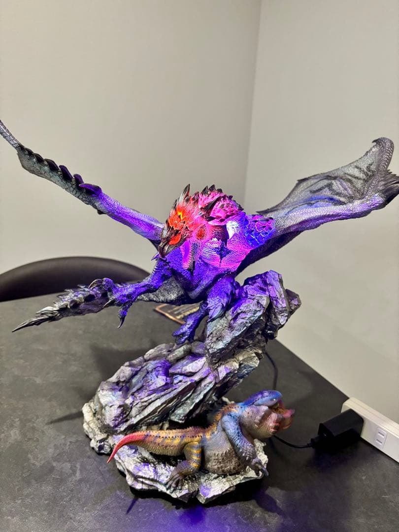 モンスターハンター フィギュア リオレウス希少種 ガレージキット LED発光