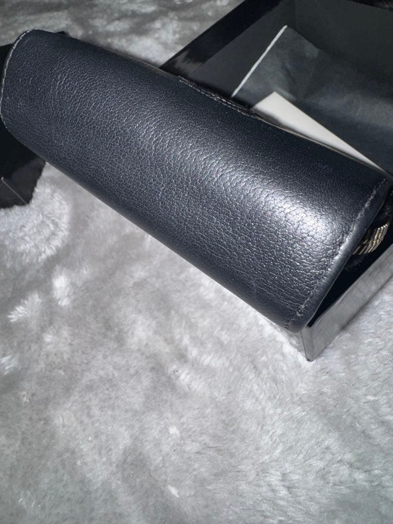 Yves Saint Laurent ブラックレザー二つ折り財布