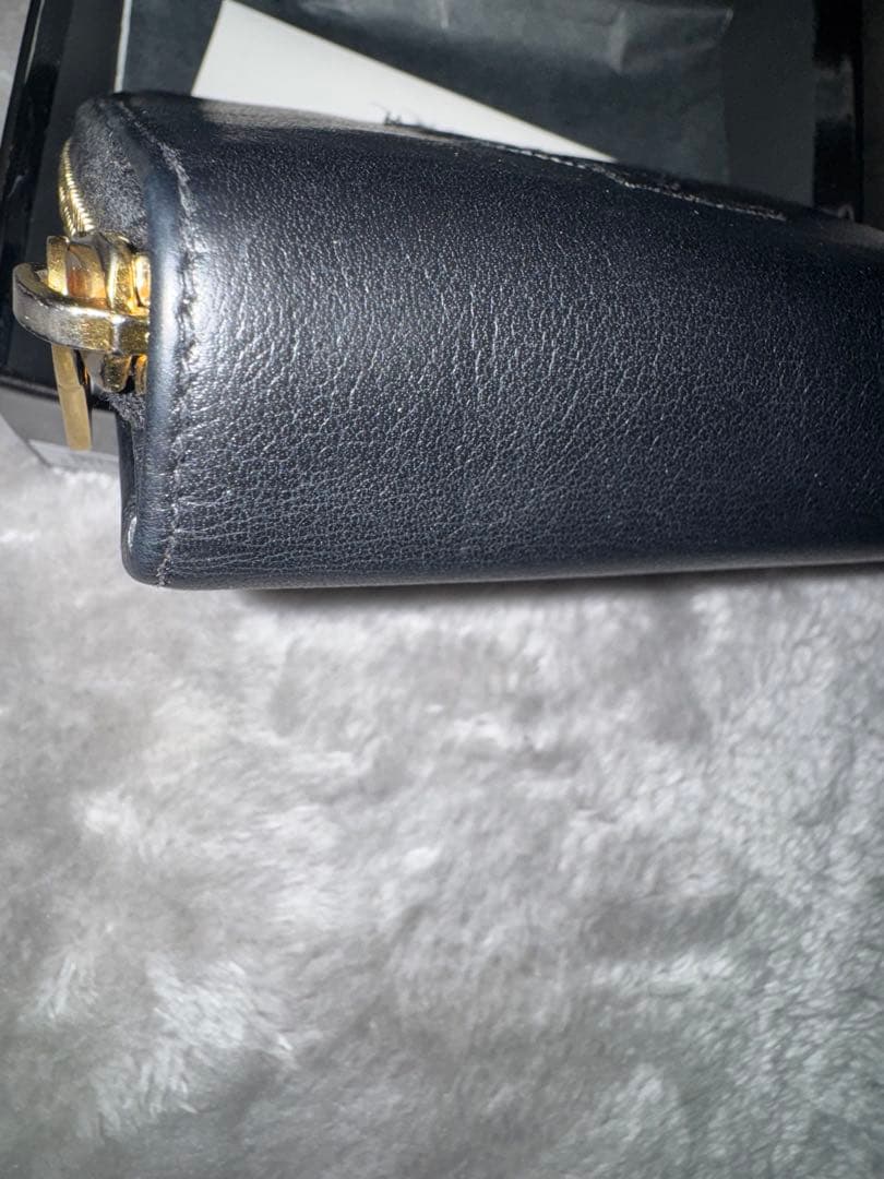 Yves Saint Laurent ブラックレザー二つ折り財布