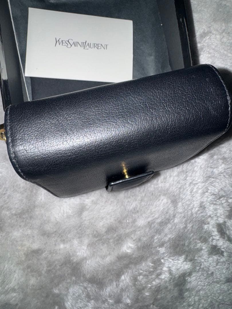 Yves Saint Laurent ブラックレザー二つ折り財布