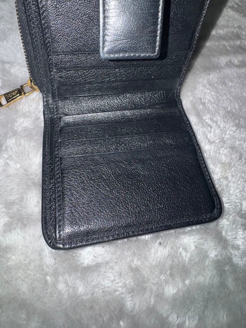 Yves Saint Laurent ブラックレザー二つ折り財布
