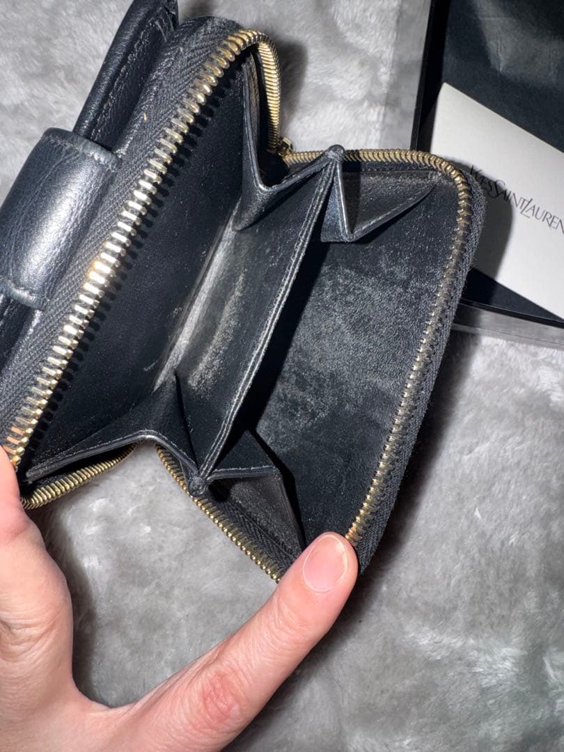 Yves Saint Laurent ブラックレザー二つ折り財布