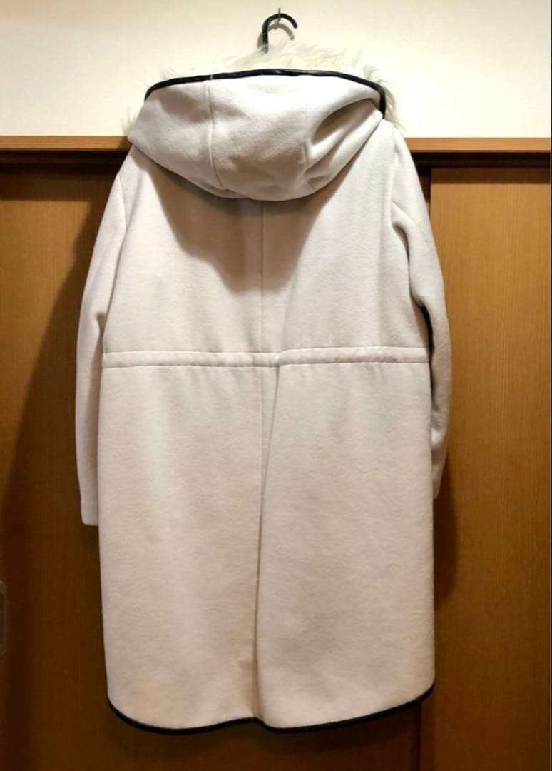 ★新品・タグ付き★イタリア　PINKO　フードファー付きコート　白　サイズ４２