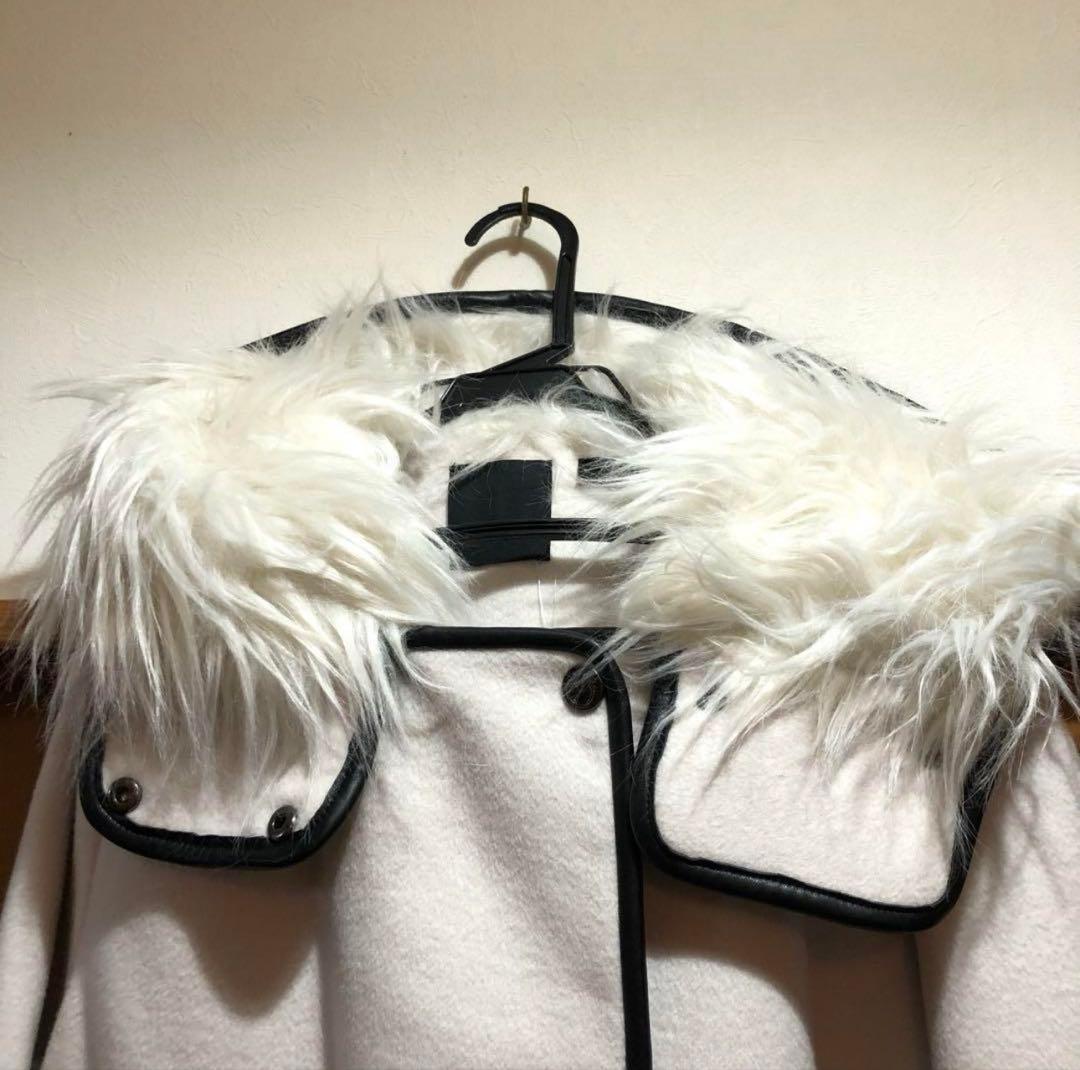 ★新品・タグ付き★イタリア　PINKO　フードファー付きコート　白　サイズ４２