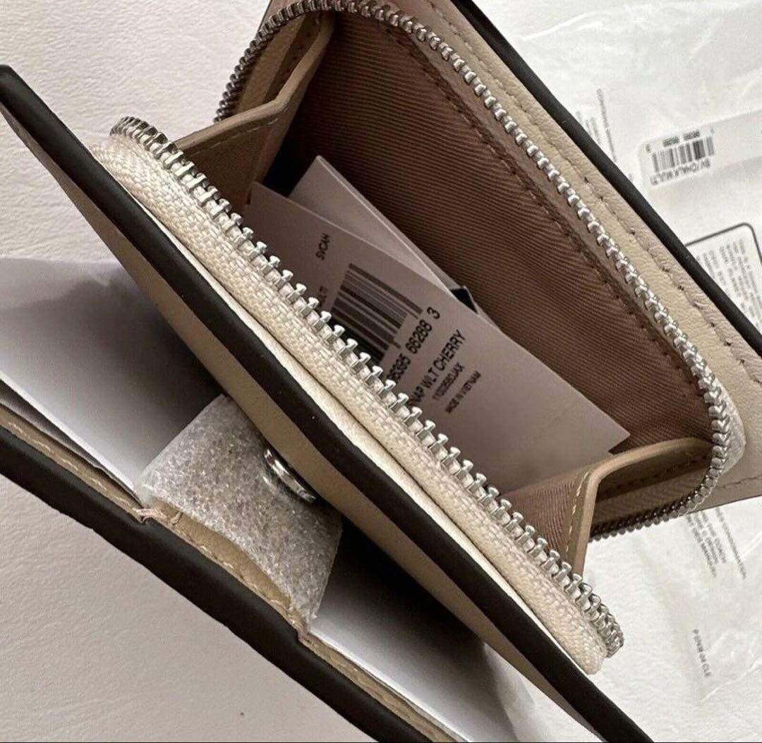 COACHコーチストロベリー苺柄スナップウォレット