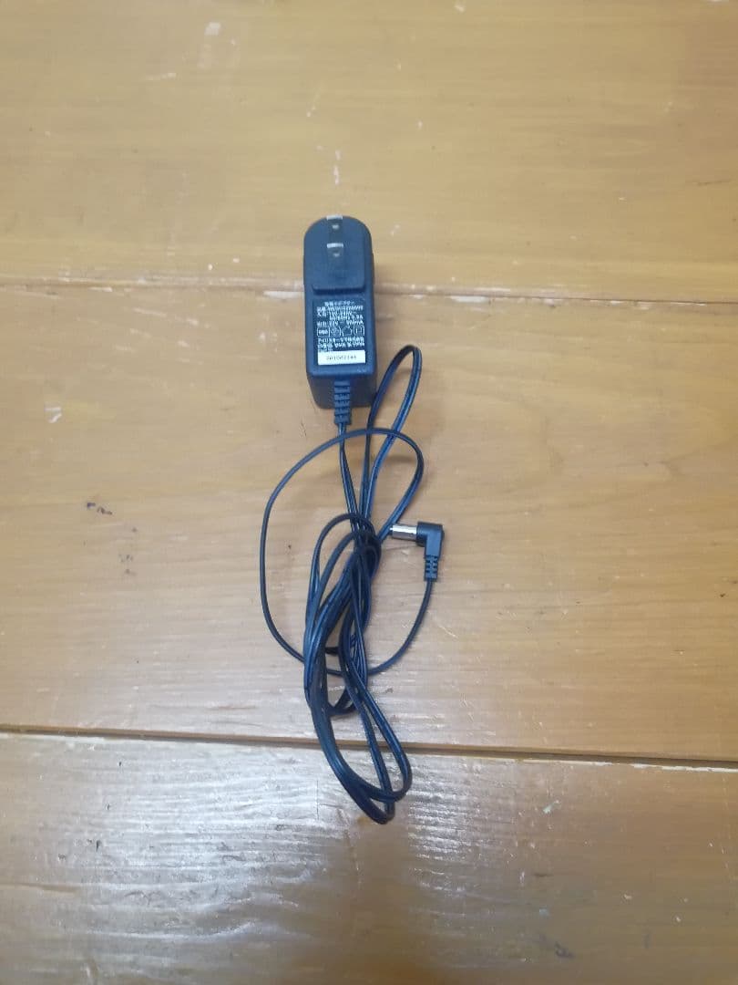 N519 アイリスオーヤマ サイクロンスティッククリーナー SCD-142P-W