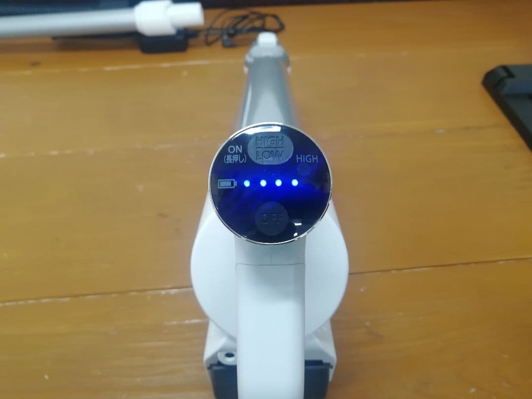 N519 アイリスオーヤマ サイクロンスティッククリーナー SCD-142P-W