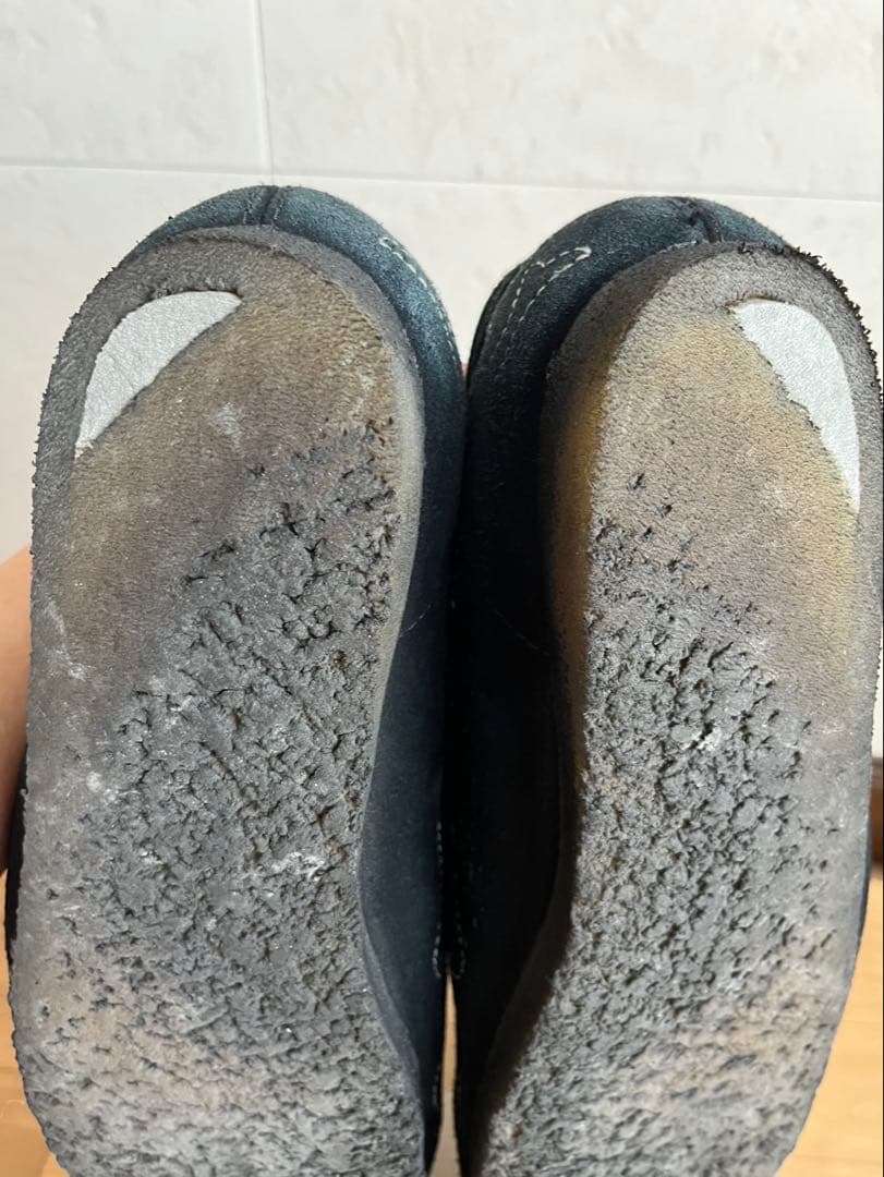 靴 supreme clarks