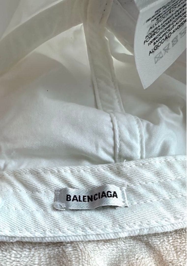 【お値下げ中】BALENCIAGA キャップ ホワイト 58cm