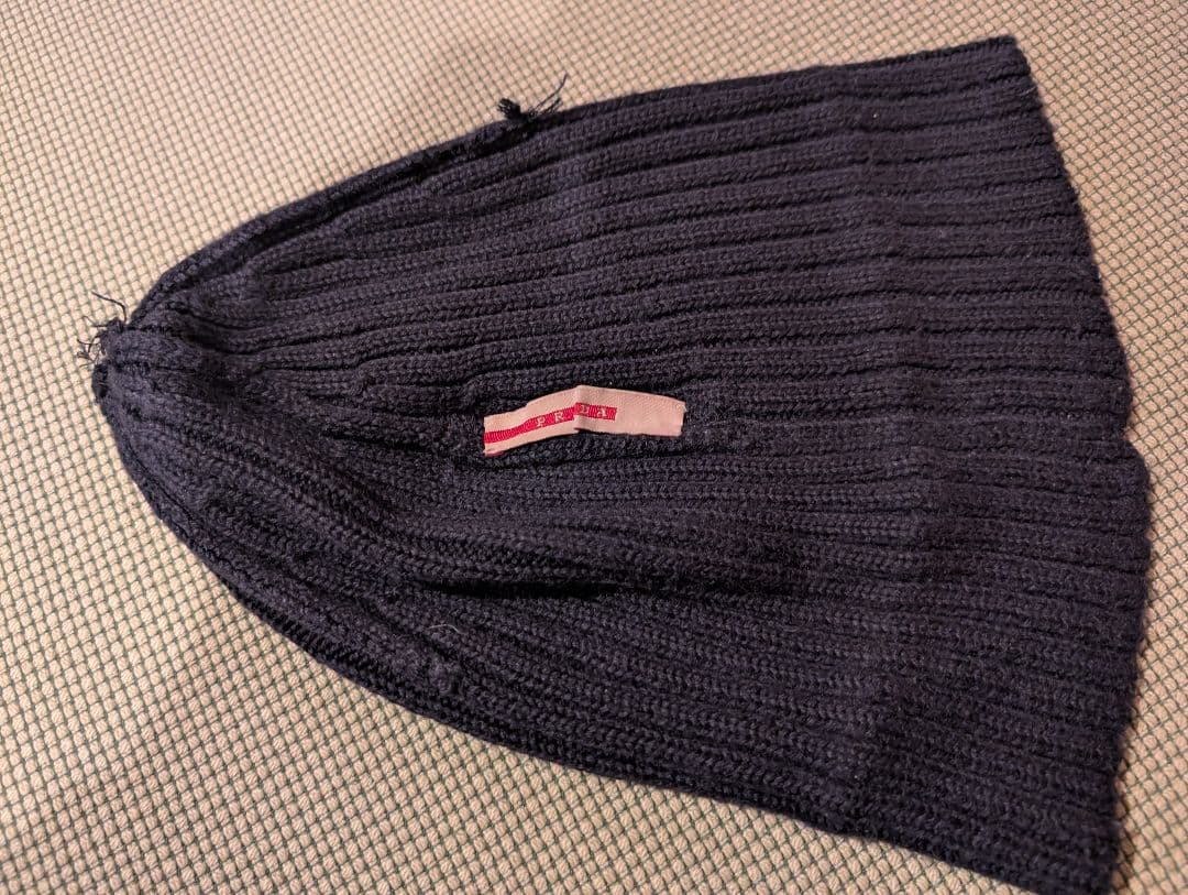 PRADA ダークブルー ニット帽