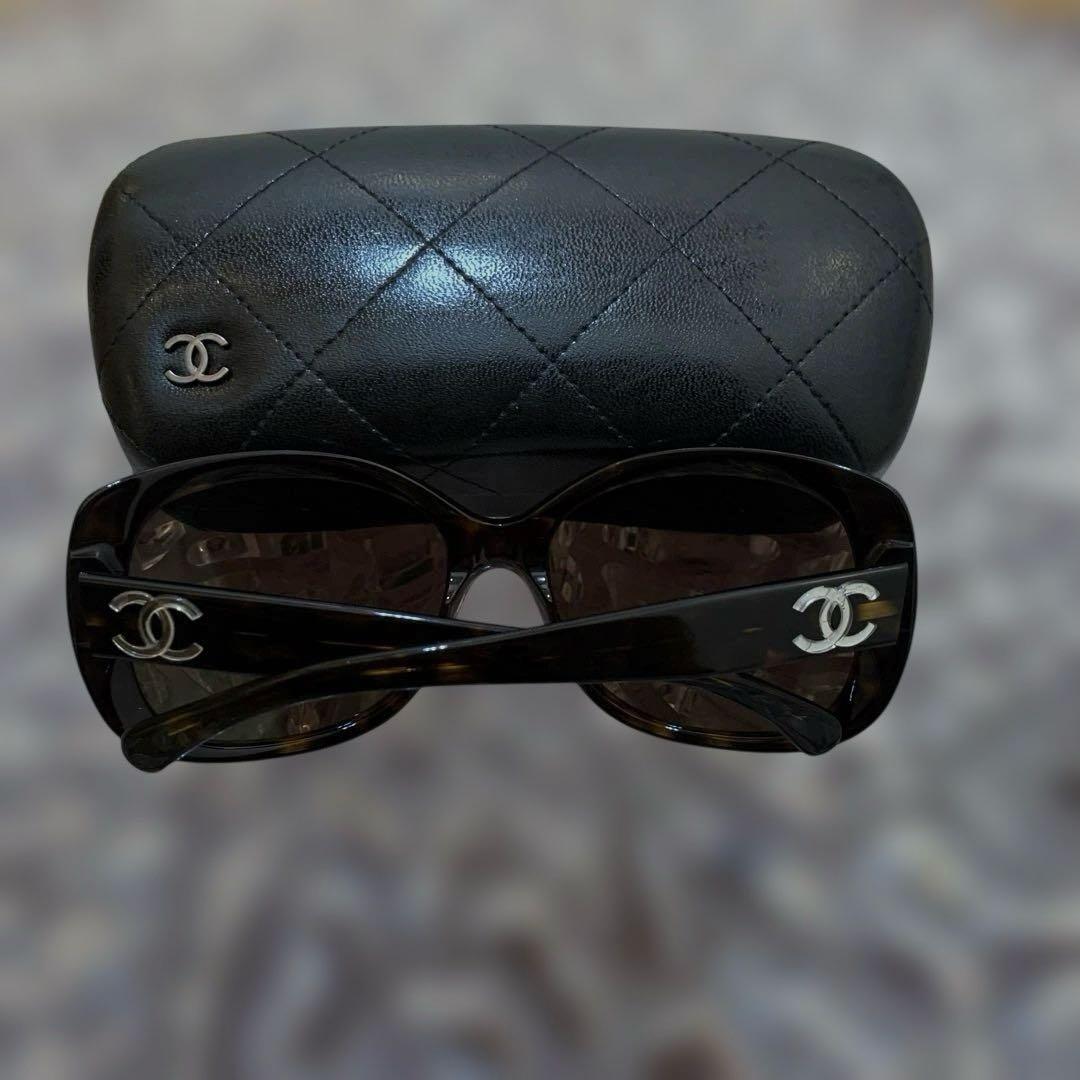 美品　未使用に近い　CHANEL シャネル　サングラス ケース付き