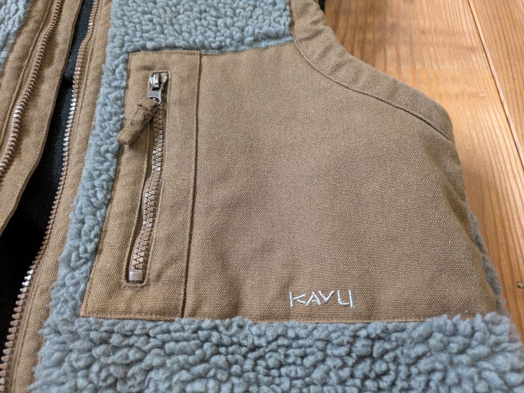 KAVU 　ボアベスト 青/茶