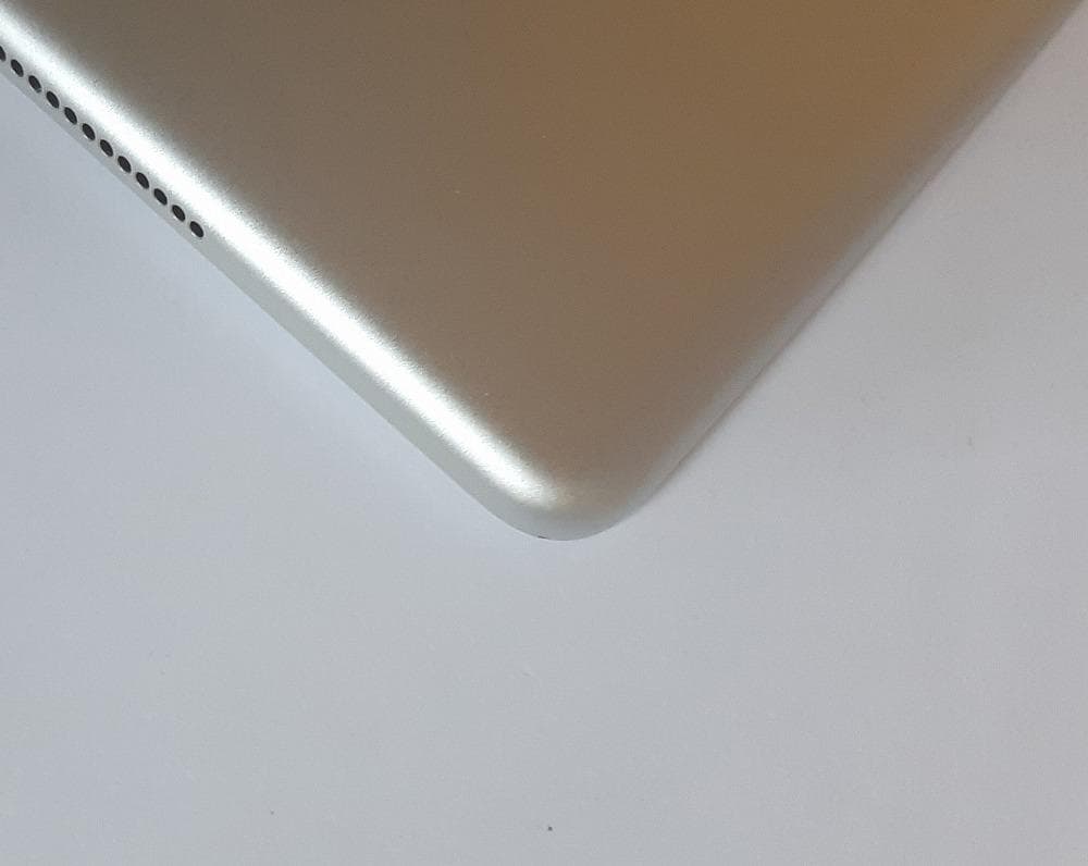 iPad 第5世代 電池容量95％ 32GB A1823 セルラー シルバー