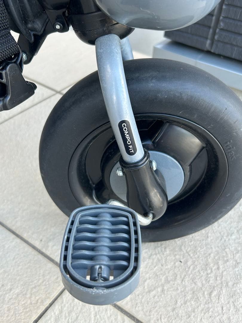 コンポフィット アイデス 三輪車 グレー