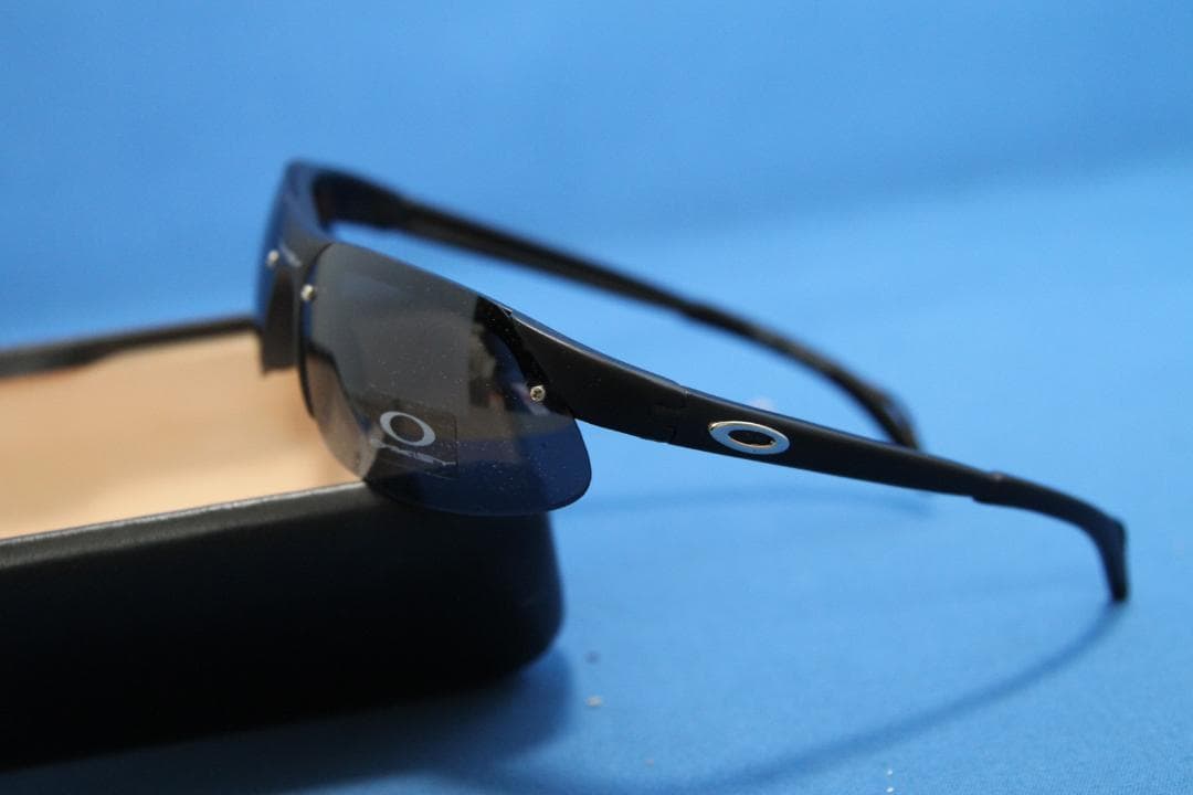 122 OAKLEY　オークリー　スポーツ　サングラス　Mフレーム★中古