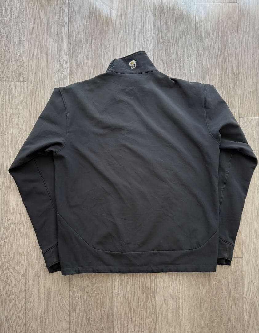 MOUNTAIN HARDWEAR ソフトシェルジャケット
