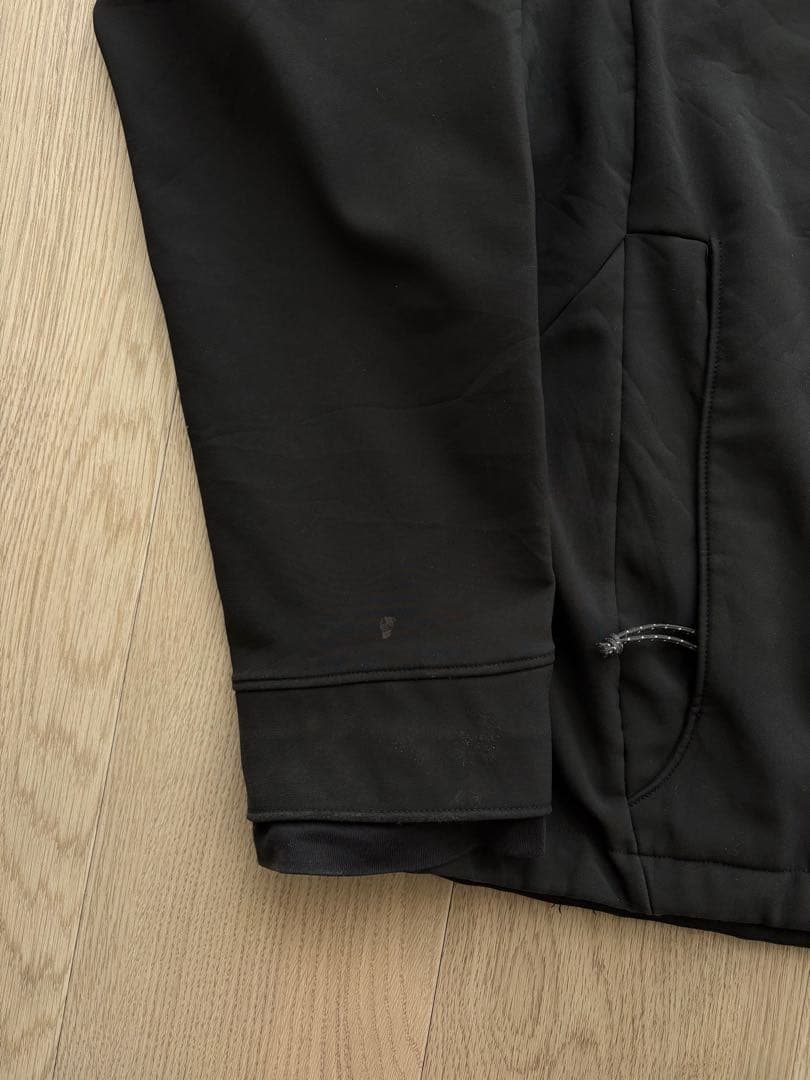MOUNTAIN HARDWEAR ソフトシェルジャケット