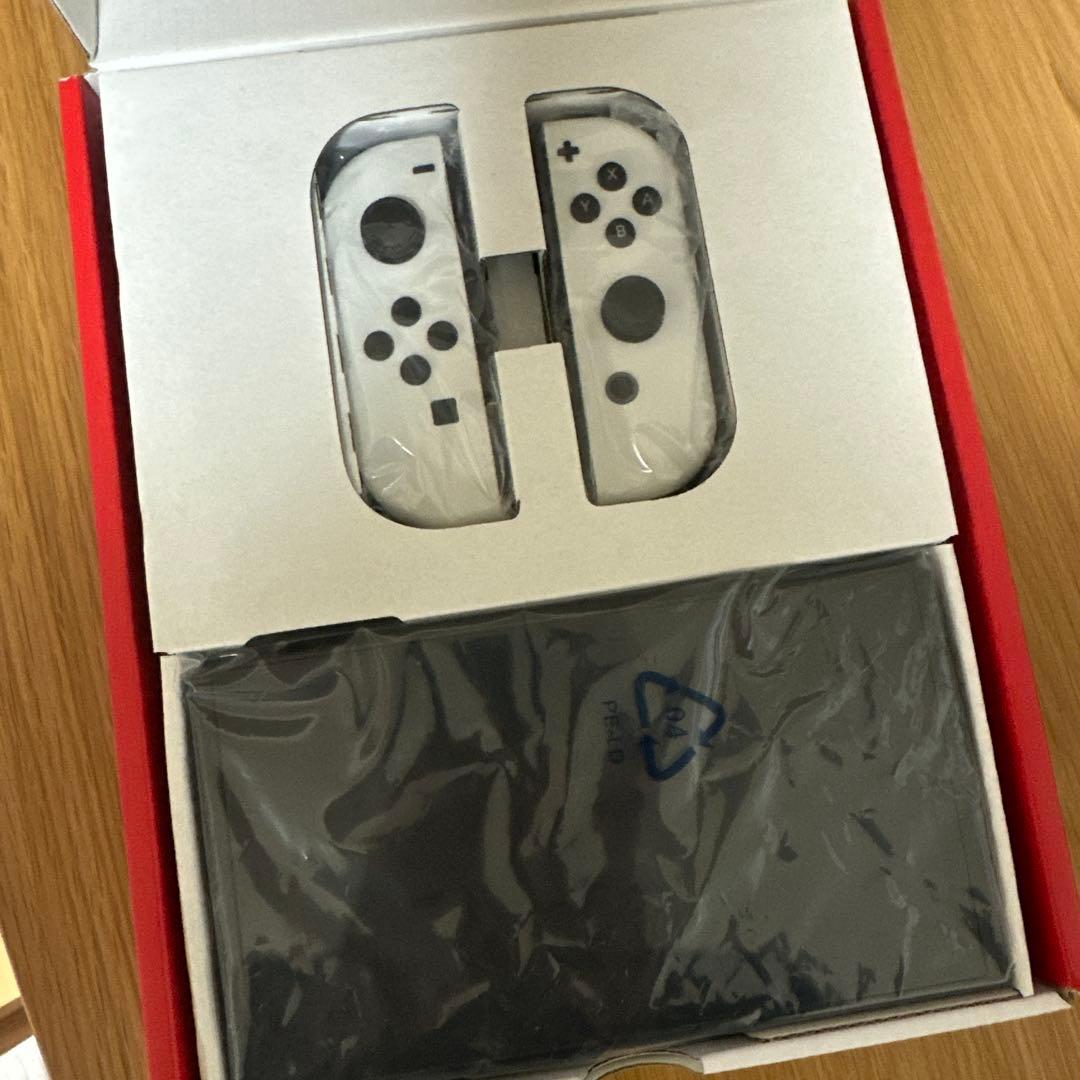 【極美品・ケース付】Nintendo Switch 有機ELモデル（海外版）