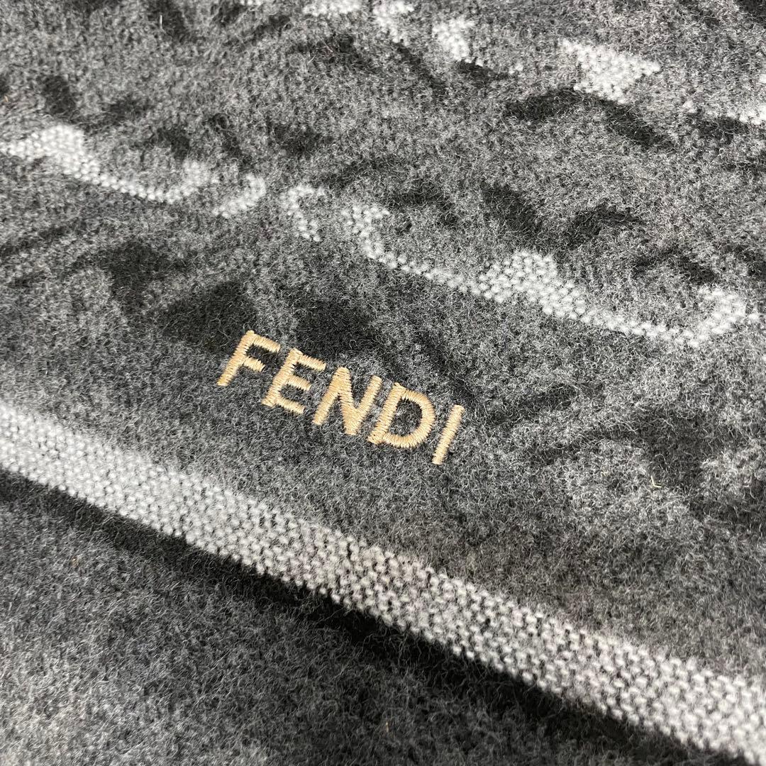 ち*づ様 FENDI グレー ストライプ マフラー