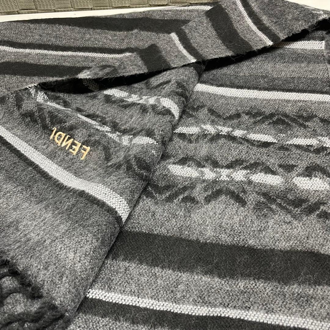 ち*づ様 FENDI グレー ストライプ マフラー