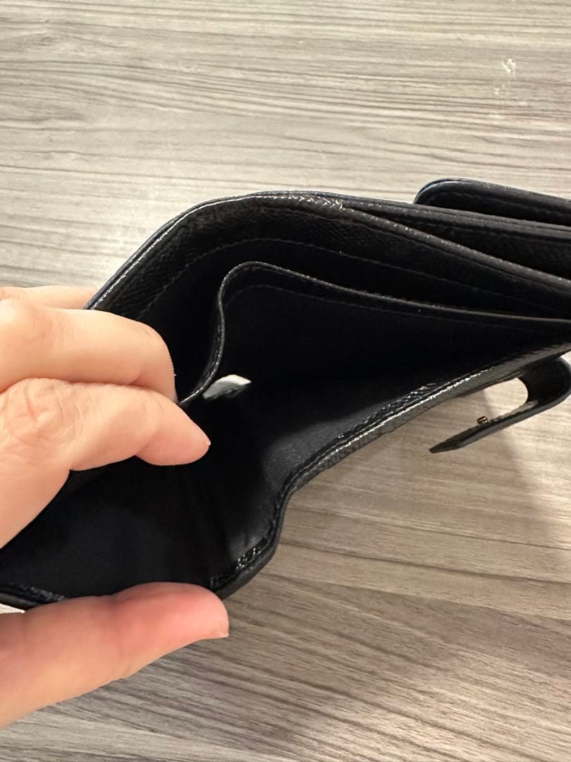 T*R様 フェラガモ二つ折り財布