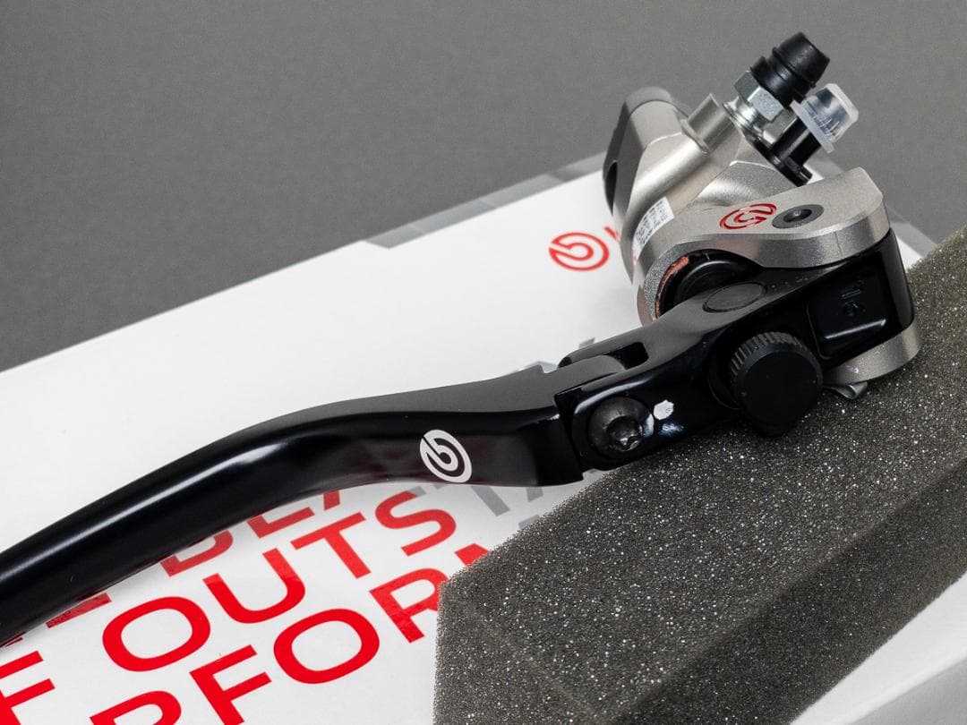 brembo レーシング ラジアルブレーキマスターシリンダー CNC 16×16